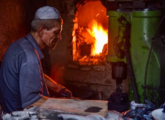 A craftsman in Xinjiang